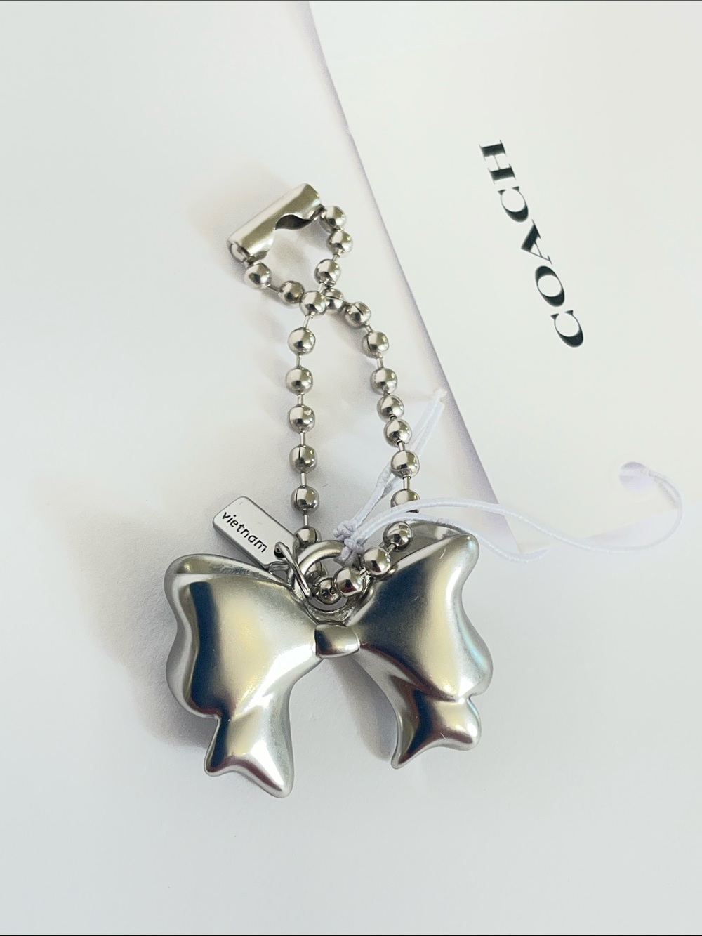 NWT Coach New York Exclusive Silver Bow Charm - Picture 3 of 4